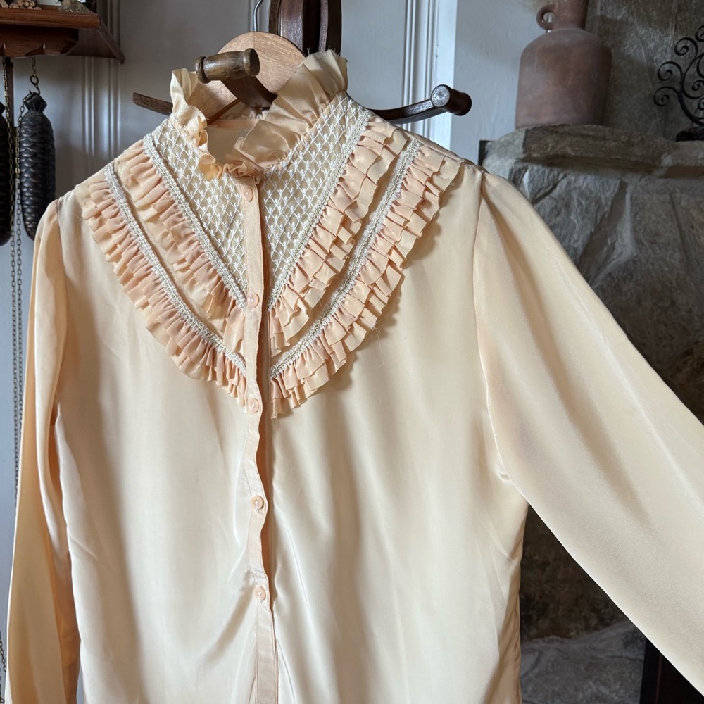 1970s Peach Ruff Neck Cottagecore Prairie Vintage Blouse size 6 small - Picture 7 of 8